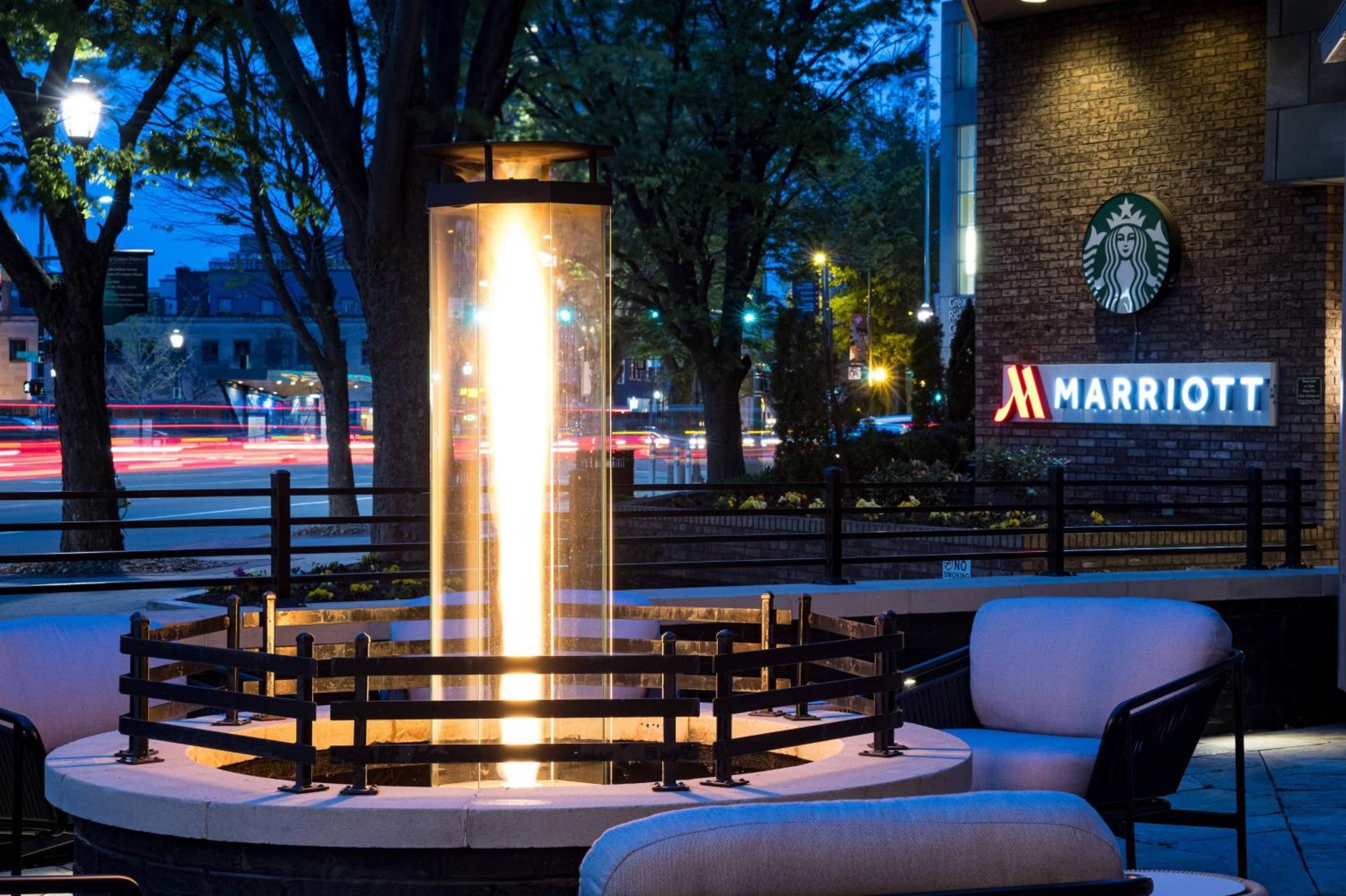 Hotel Richmond Marriott Esterno foto